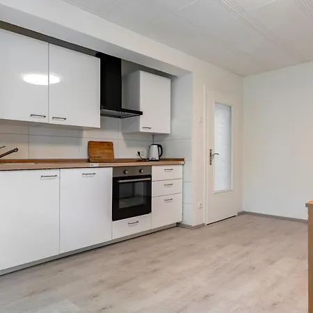 Apartment Zentrales Und Modernes 2 Mit Balkon